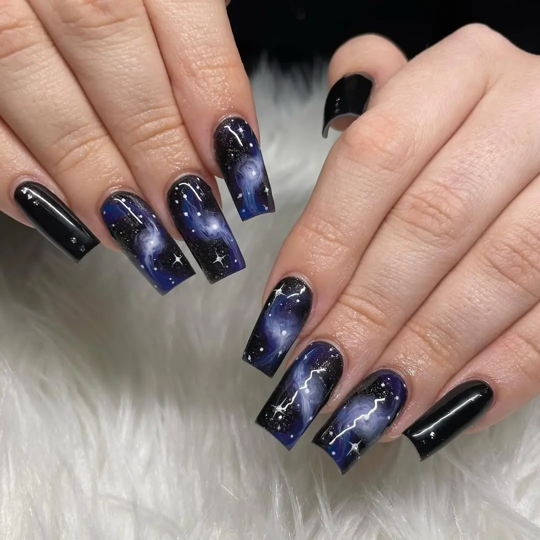 Stunning galaxy nails with cosmic vibes