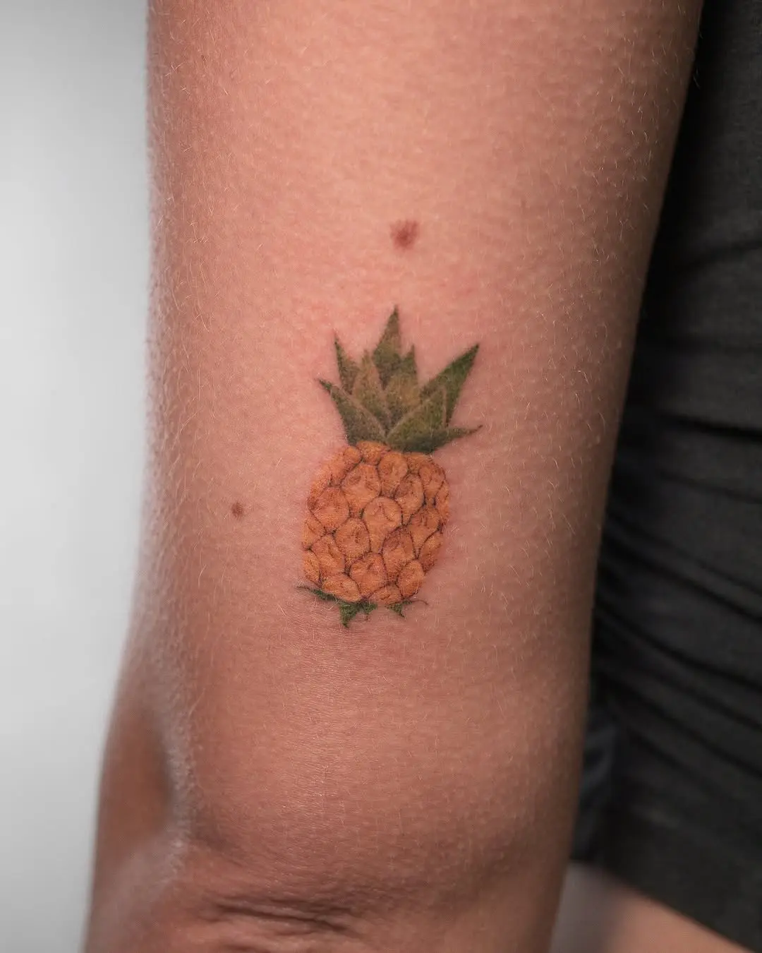 Vibrant pineapple tattoo brings tropical vibes