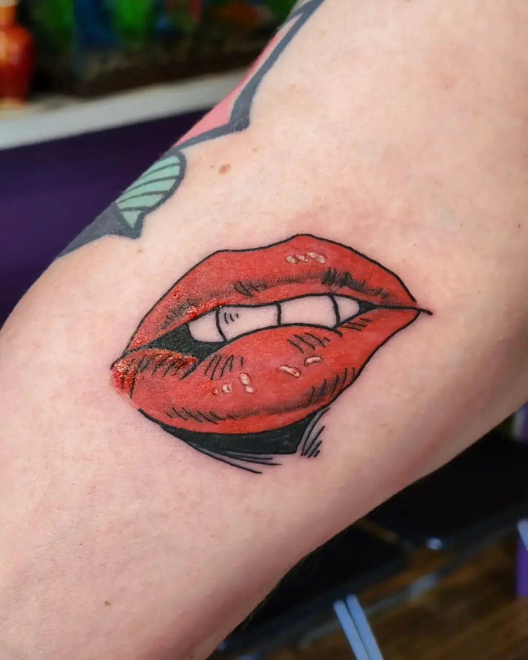 Bold and expressive pop art lip tattoo