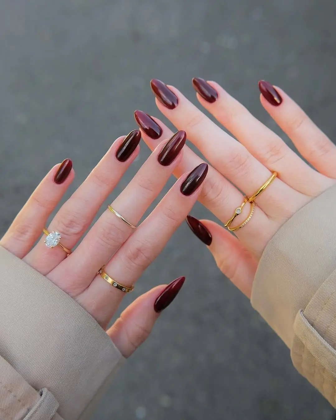 Gorgeous Almond-Shaped Winter Nail Design