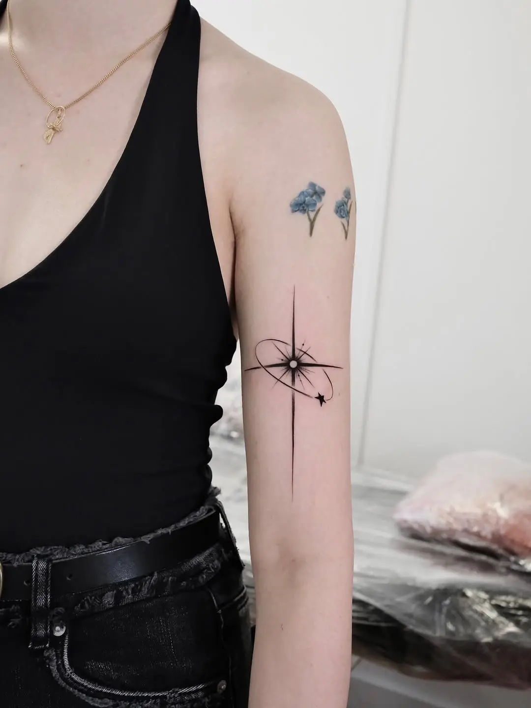Stylish shooting star tattoo with cosmic elements