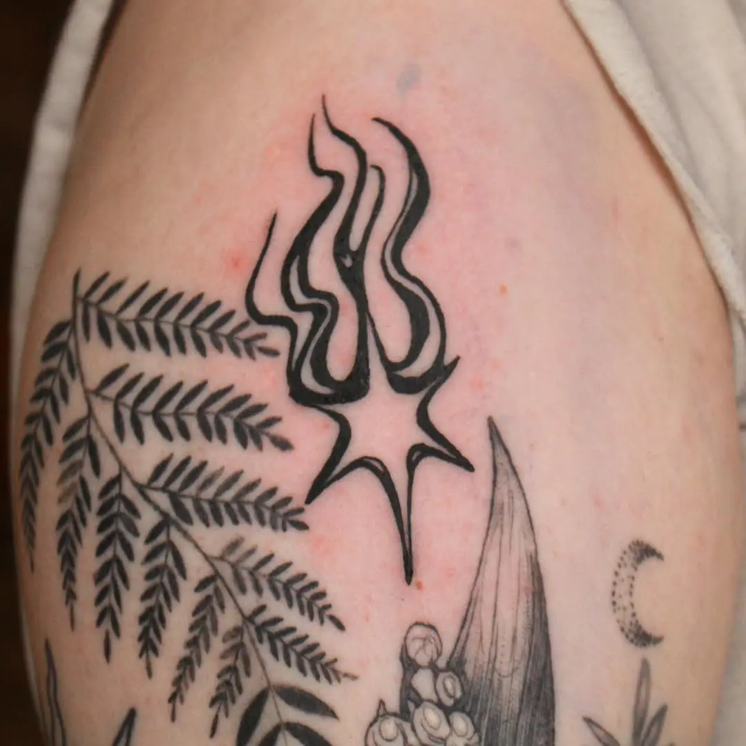 Stylish shooting star tattoo with bold lines