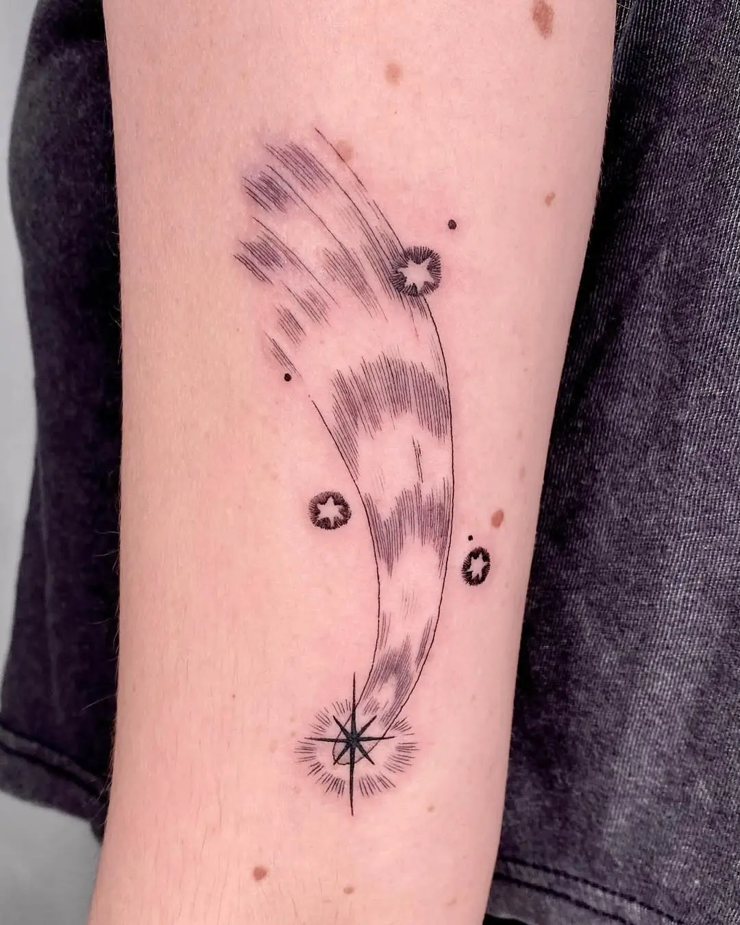 Dynamic and whimsical shooting star tattoo design