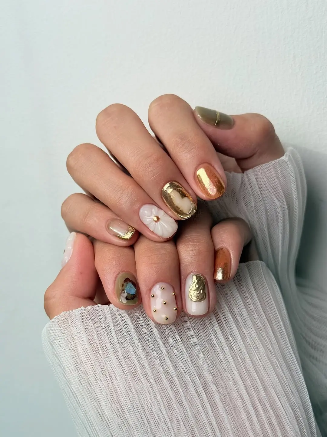 Chic short nails with gold accents