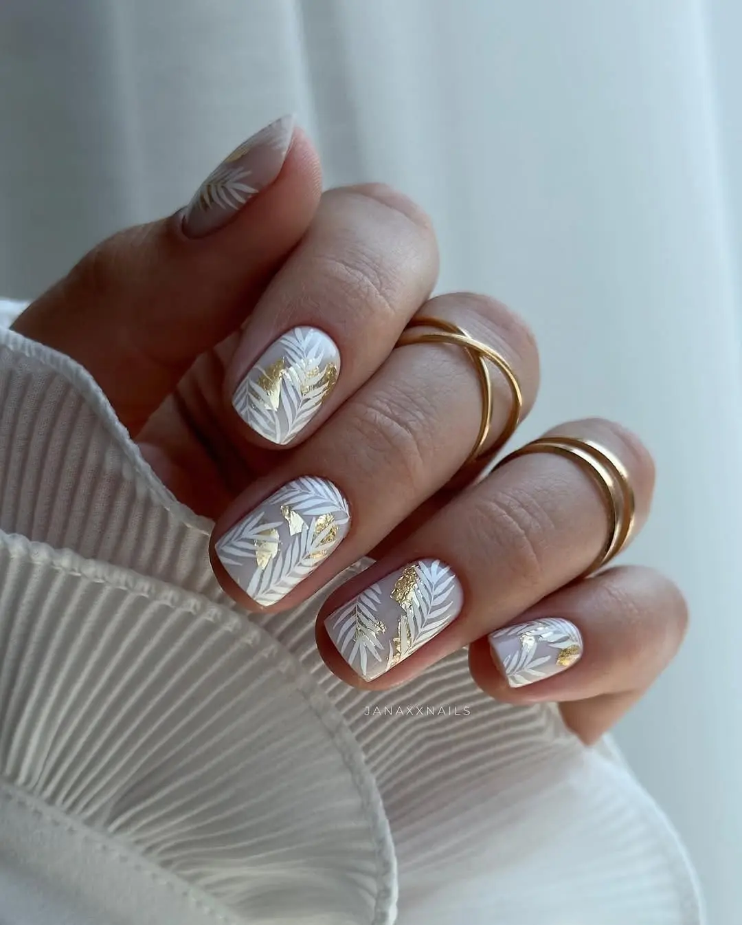 Stylish Short Nails with Elegant Leaf Design