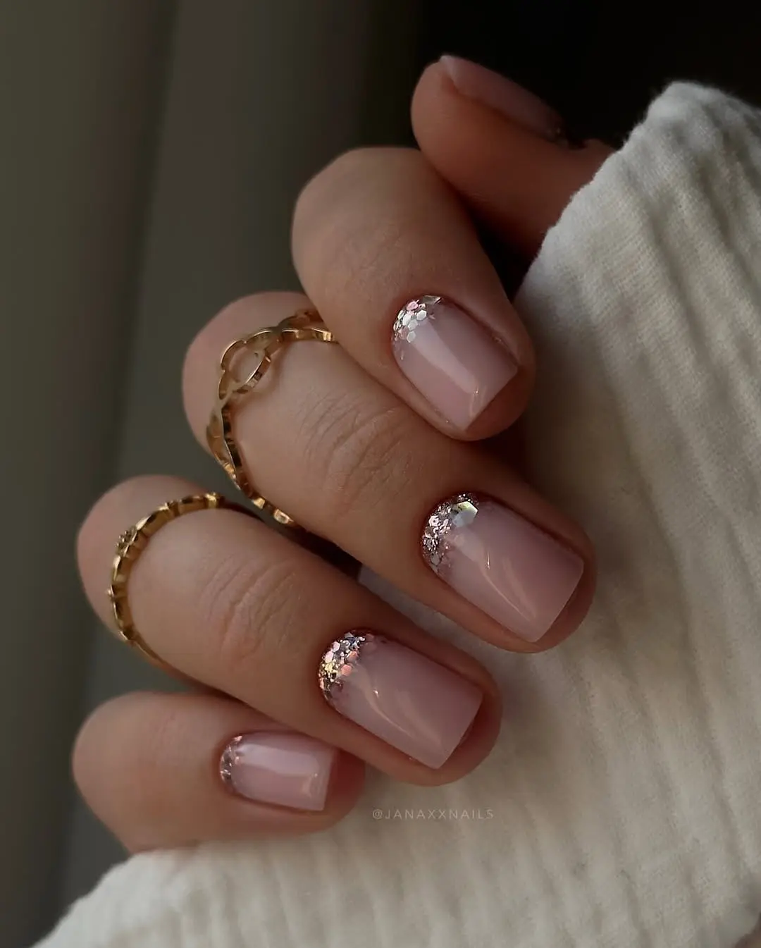 Elegant short nails with sparkling accents