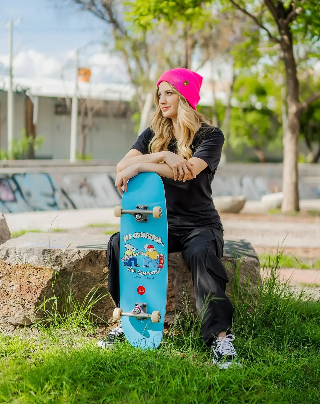 Chic and sporty streetwear skate outfit inspiration