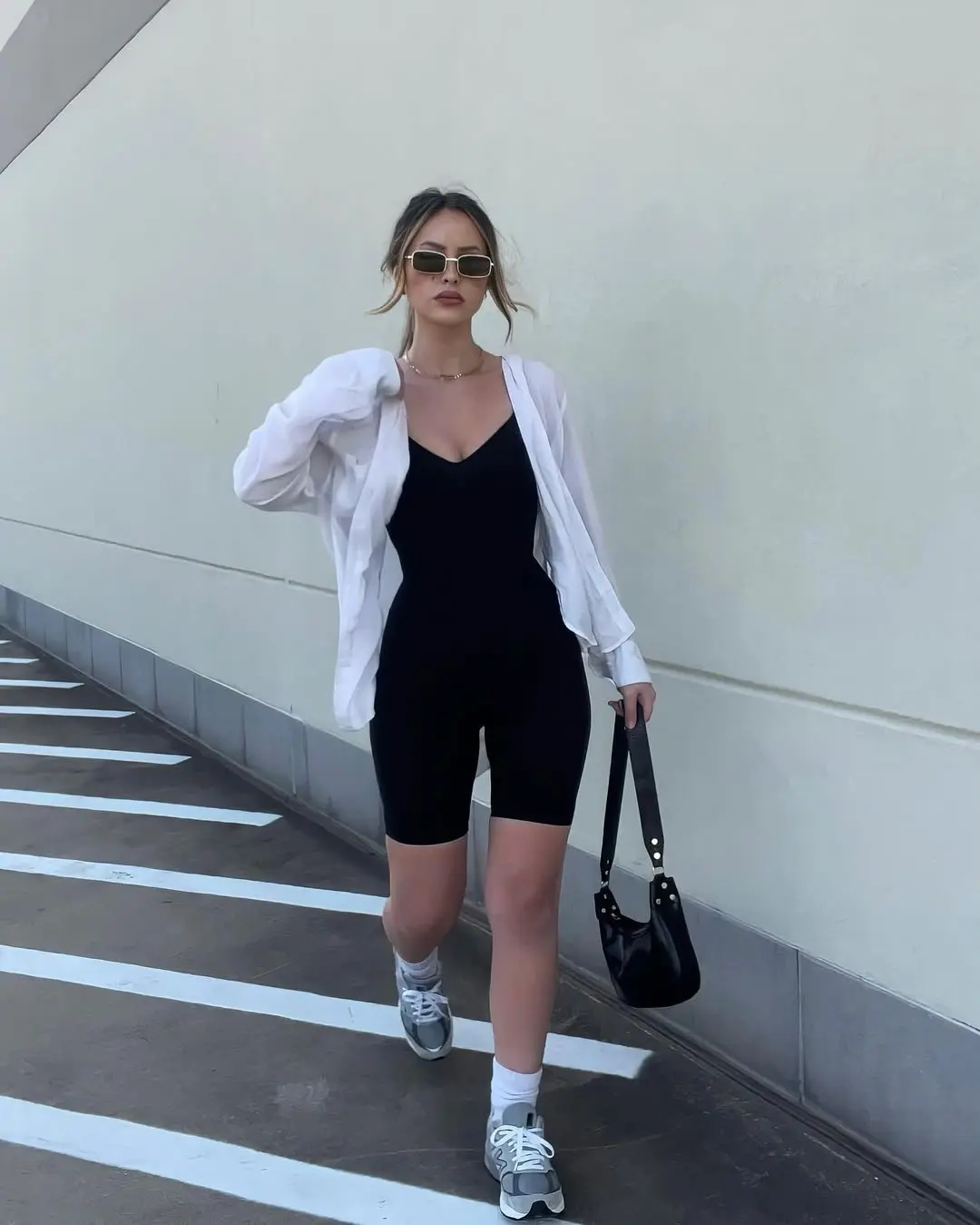 Effortlessly stylish black sporty chic outfit