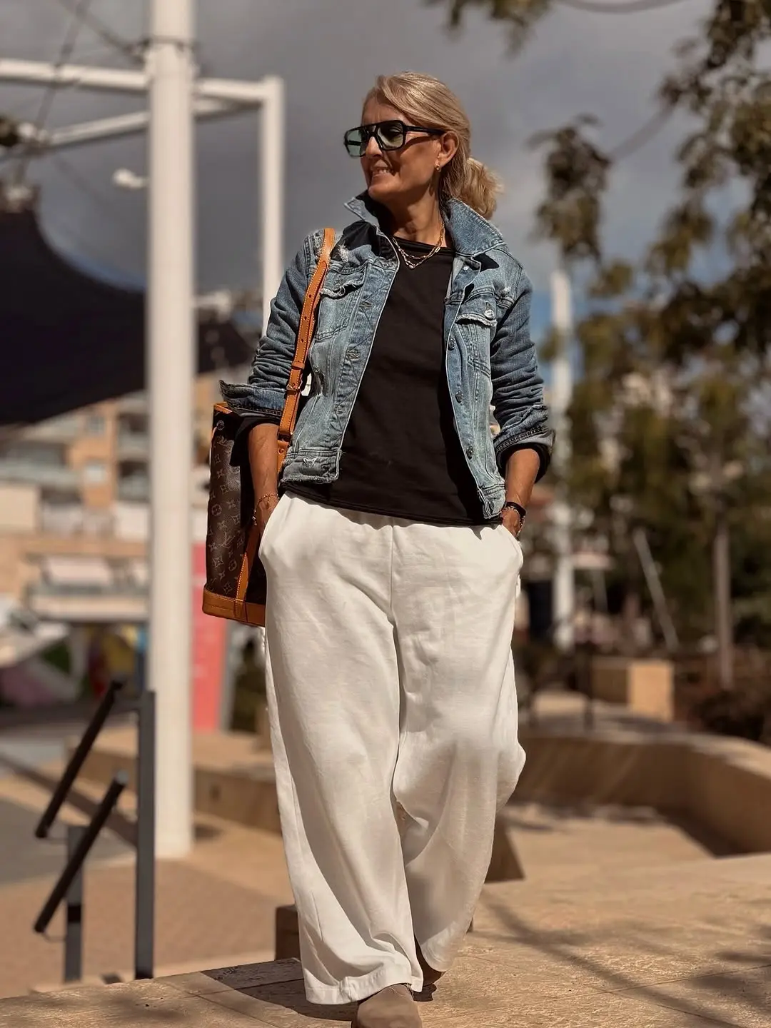 Chic Sporty Vibes with Casual Layers