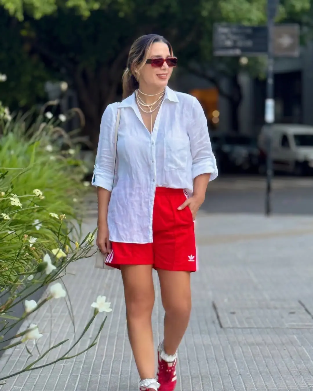 Effortless Style in Sporty Chic Look