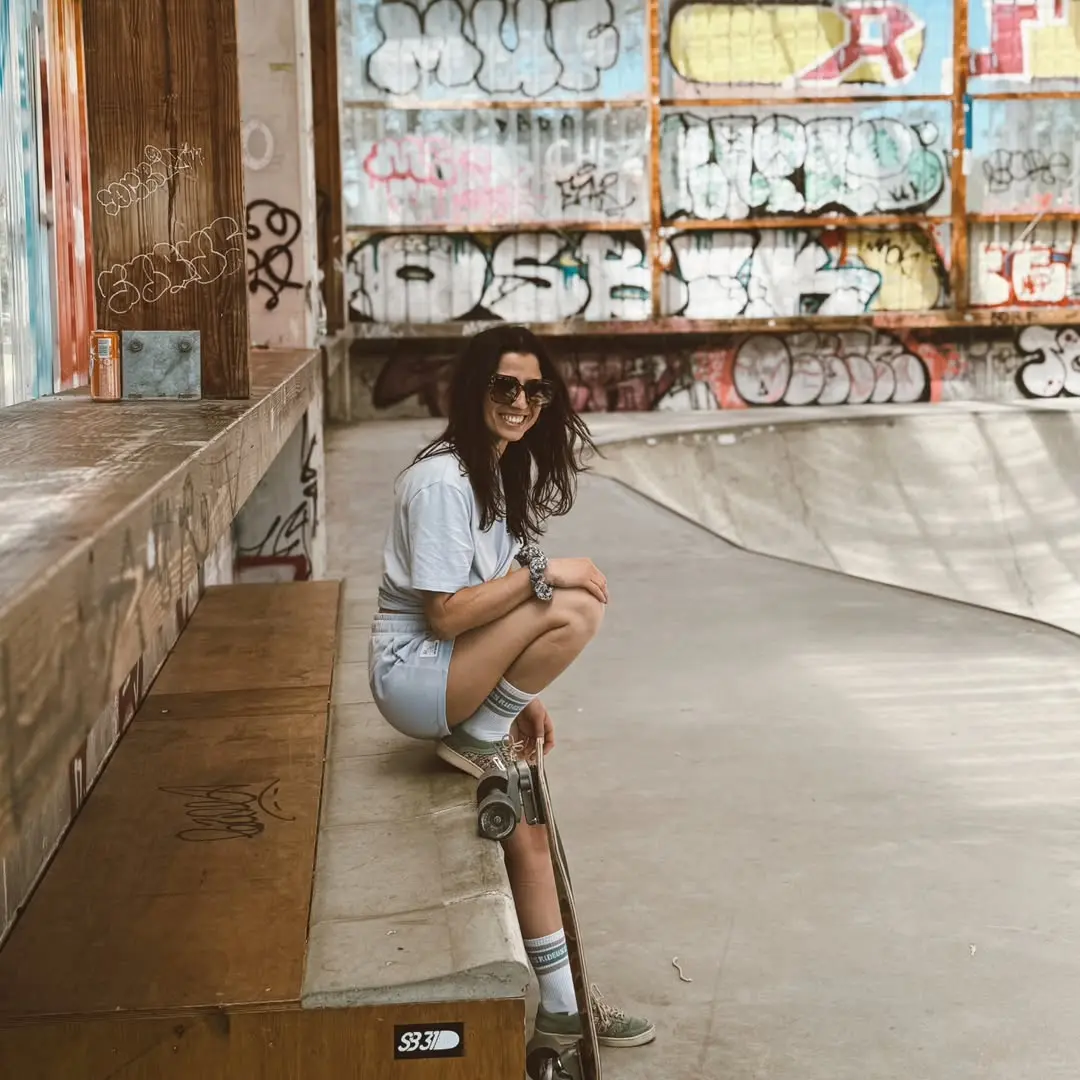 Chic Skate Outfit with Urban Vibes
