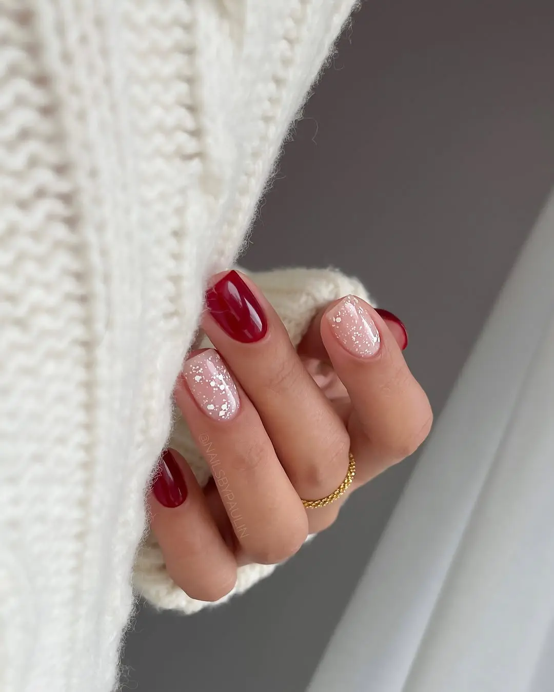 Stylish winter nails in cozy settings