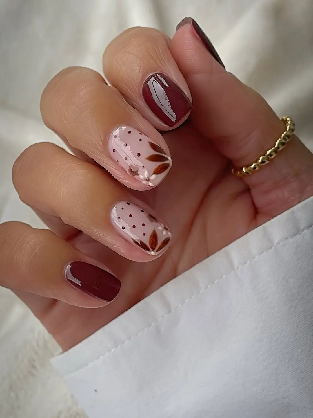 Chic winter nails with earthy accents