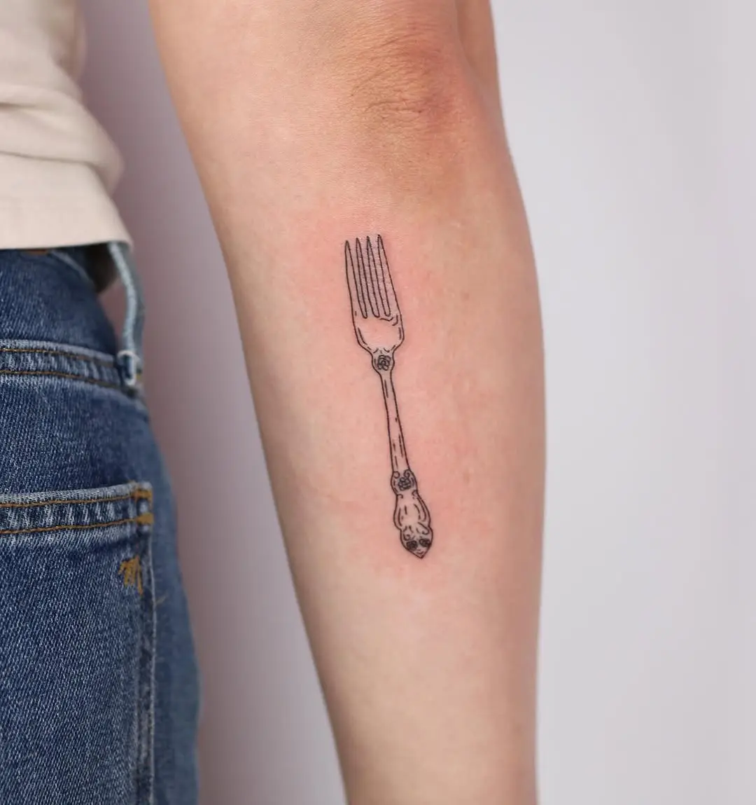 Elegant fork tattoo with minimalistic style
