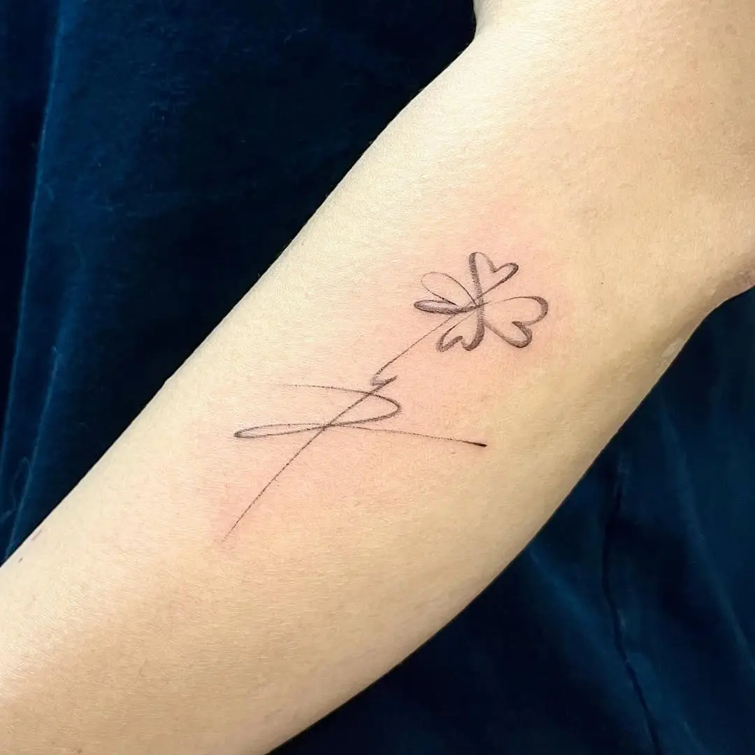 Charming minimalist four-leaf clover tattoo