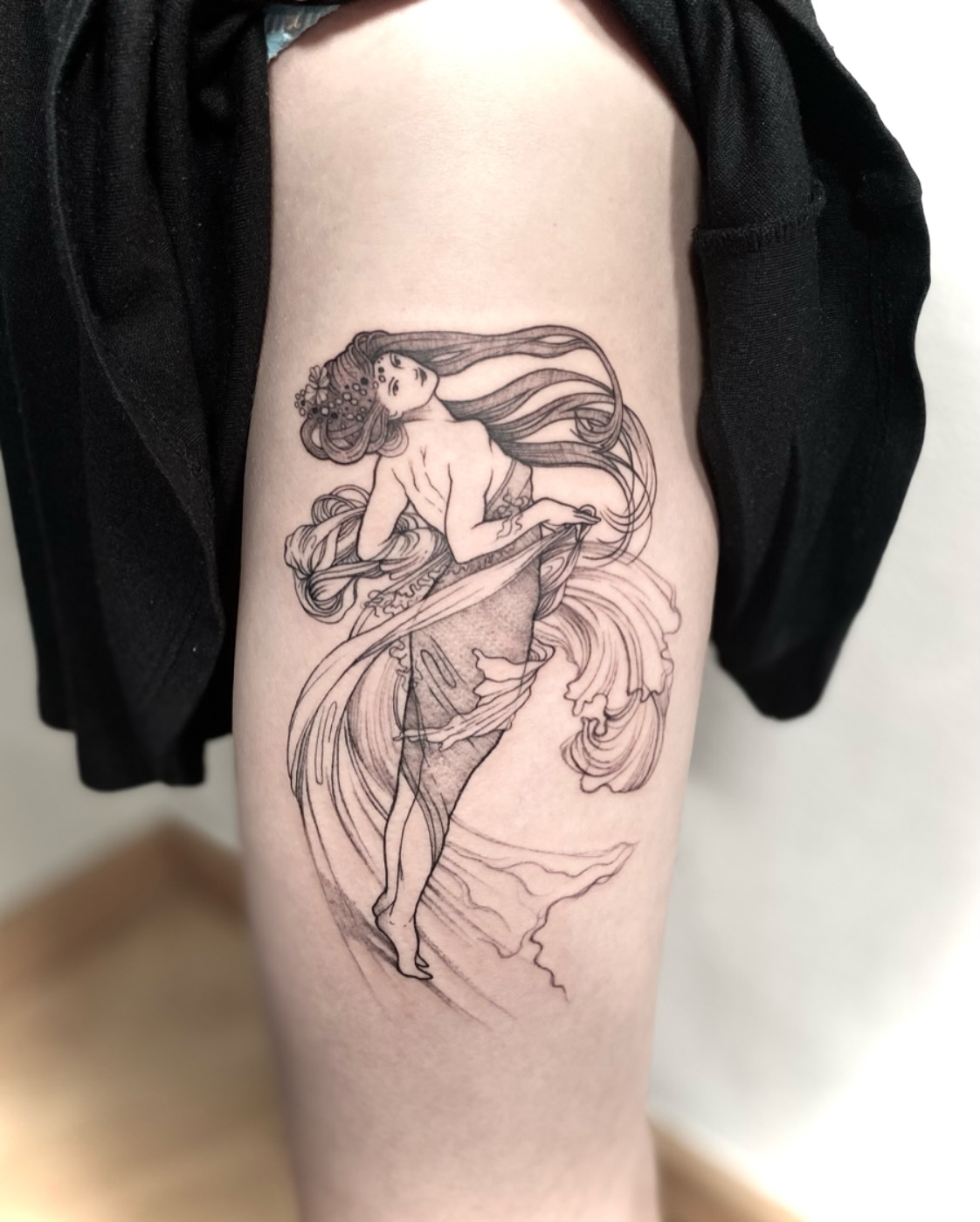 Elegant Art Nouveau female figure tattoo design