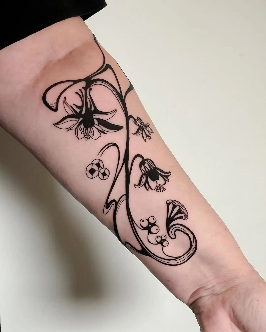 Elegant floral motifs in art nouveau styles
