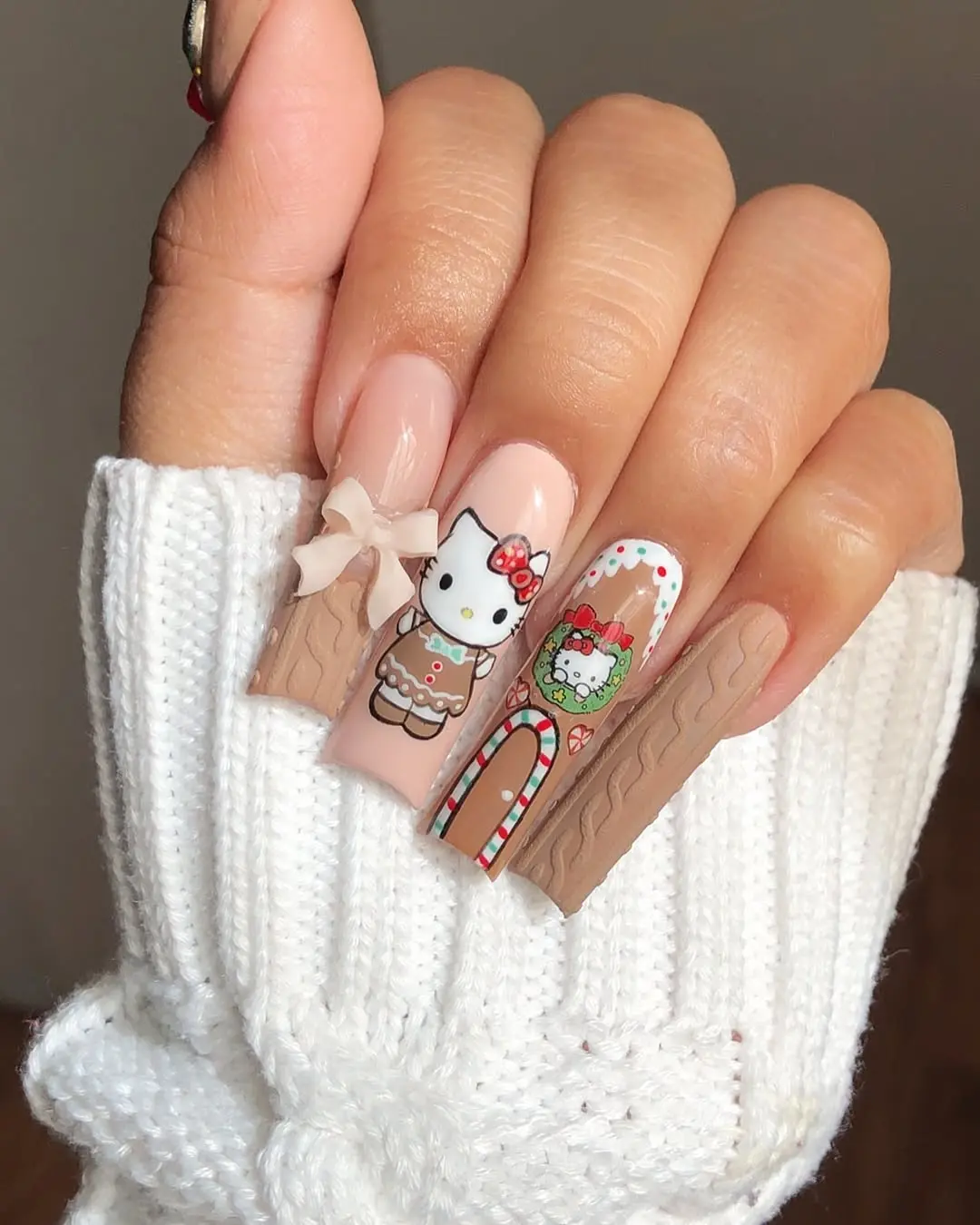 Adorable Hello Kitty Themed Holiday Nails
