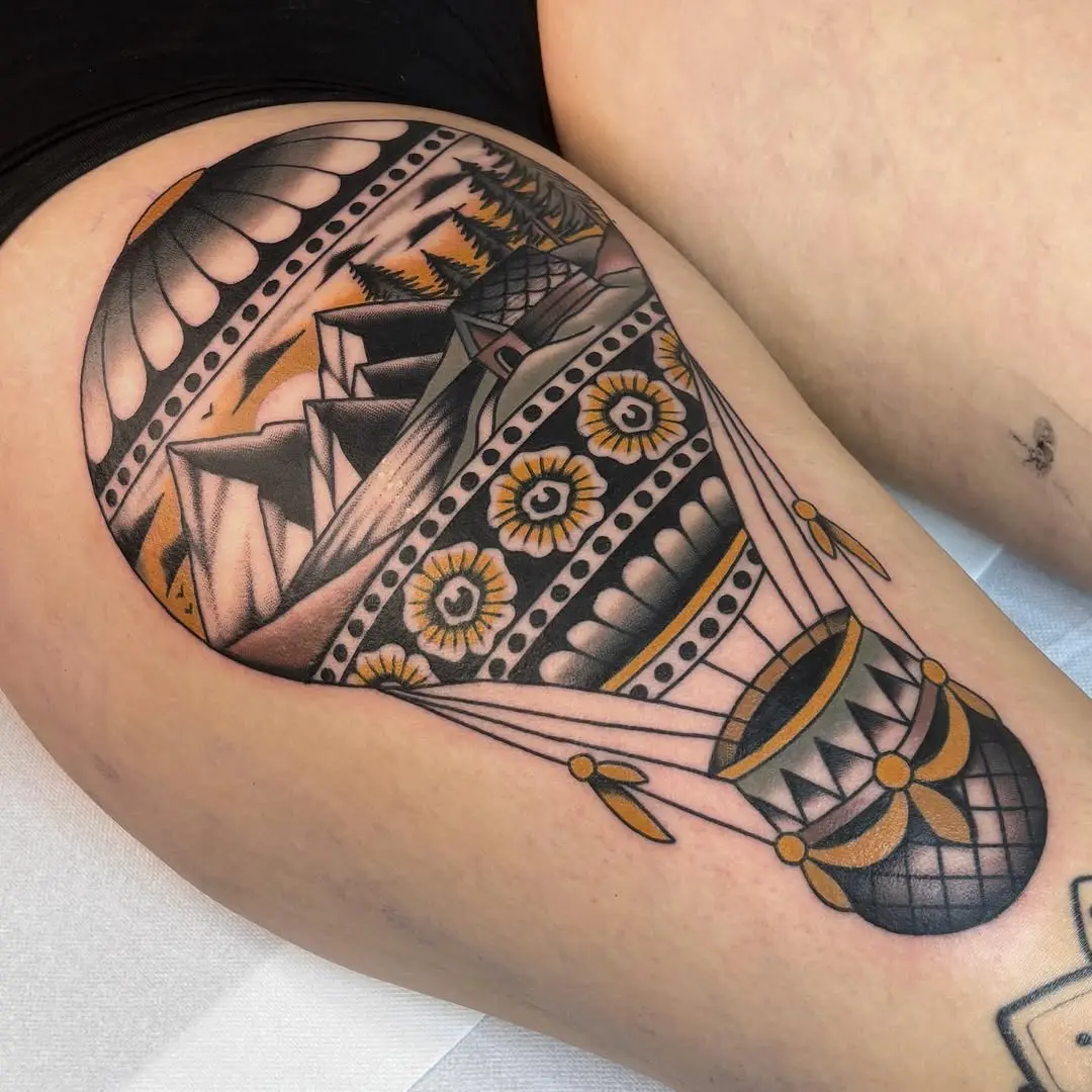 Stylish hot air balloon thigh tattoo design