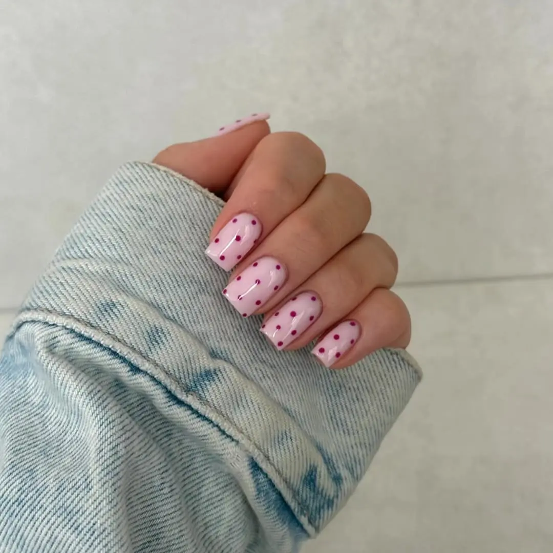 Cute pink polka dot design for nails