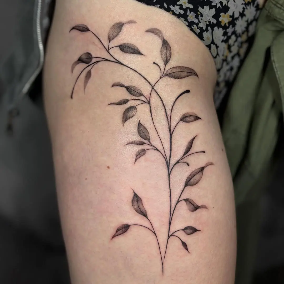 Elegant Vine Tattoo Highlights Natural Beauty
