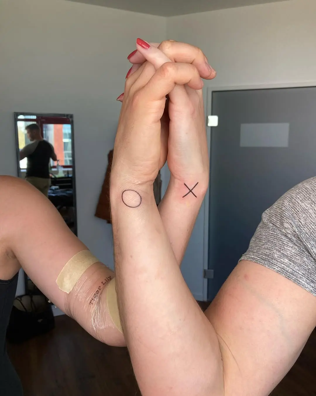 Simple yet meaningful XO tattoos for couples