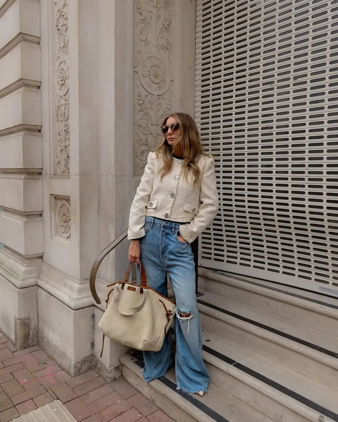 Effortless chic with high-waisted jeans ensemble
