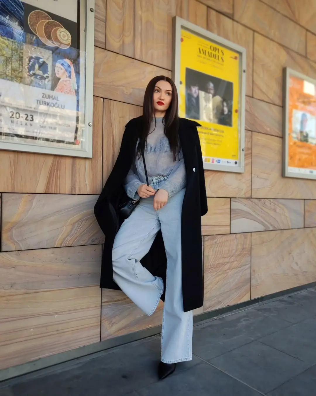 Chic Wide-Leg Jeans with Stylish Gray Sweater