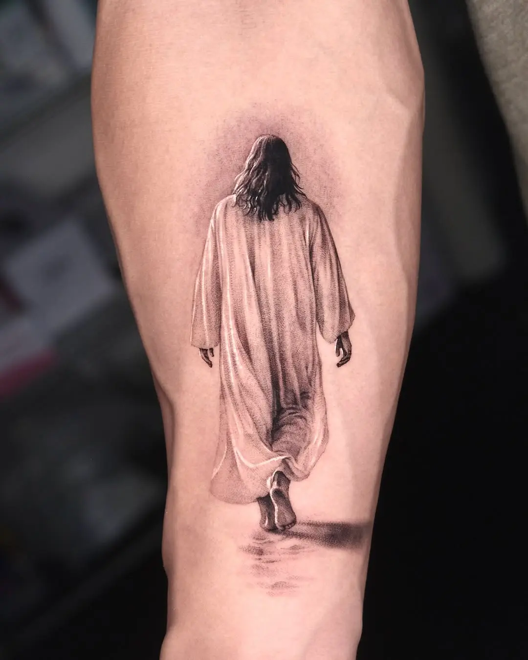 A beautiful depiction of Jesus in motion