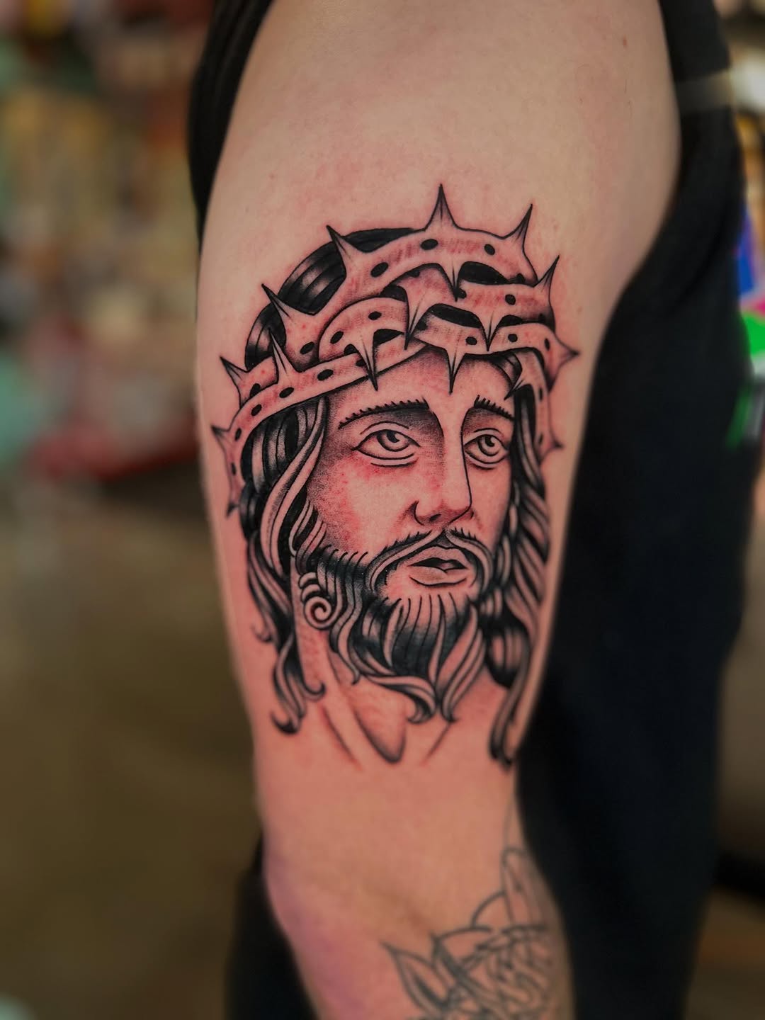 Powerful depiction of Jesus with crown of thorns