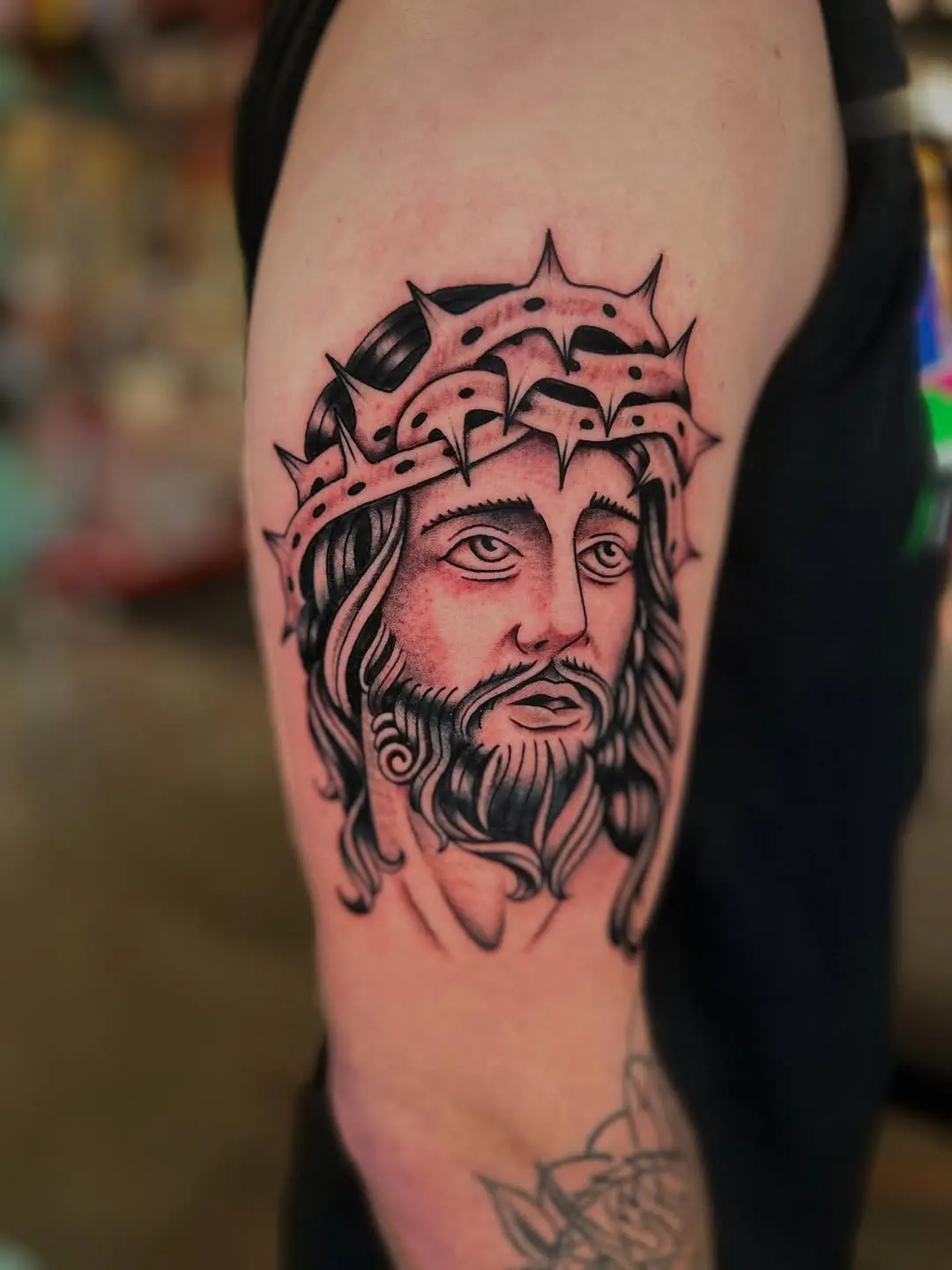 Powerful depiction of Jesus with crown of thorns