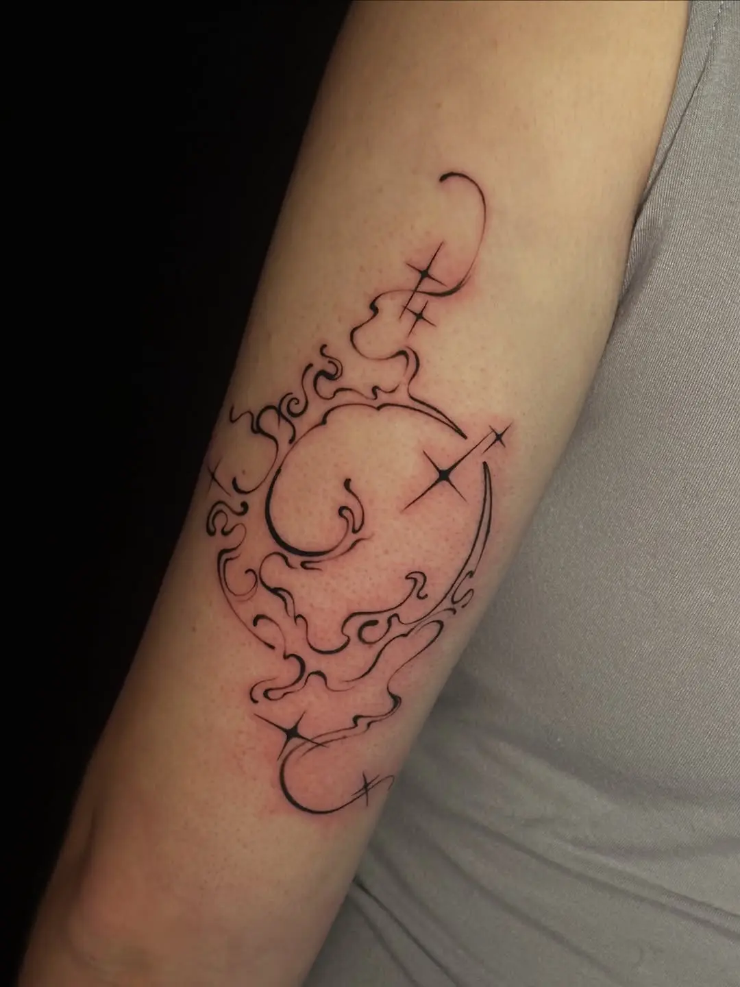 Fluid lines create an enchanting tattoo experience