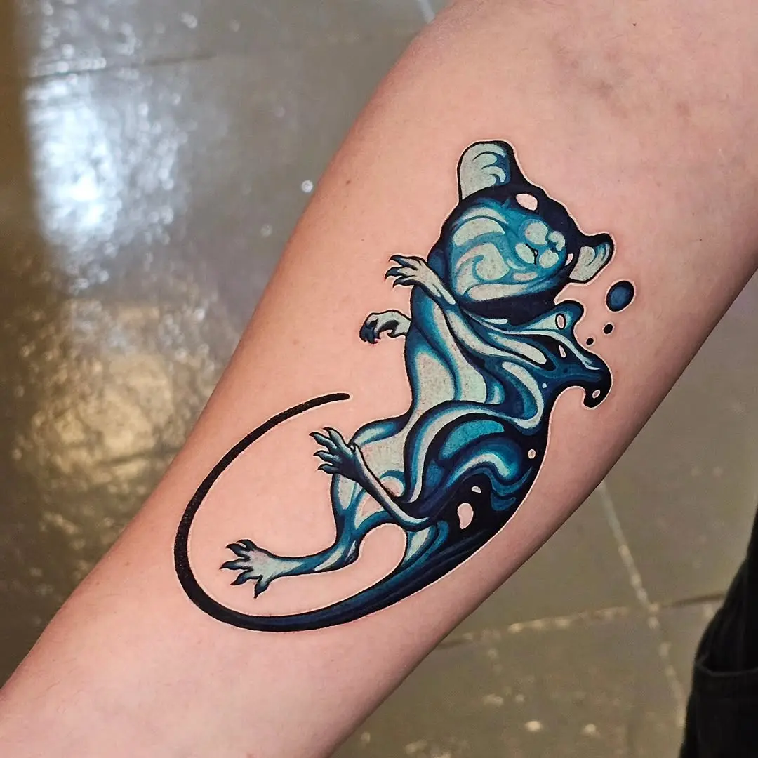 Fluid waves bring life to adorable mouse tattoo