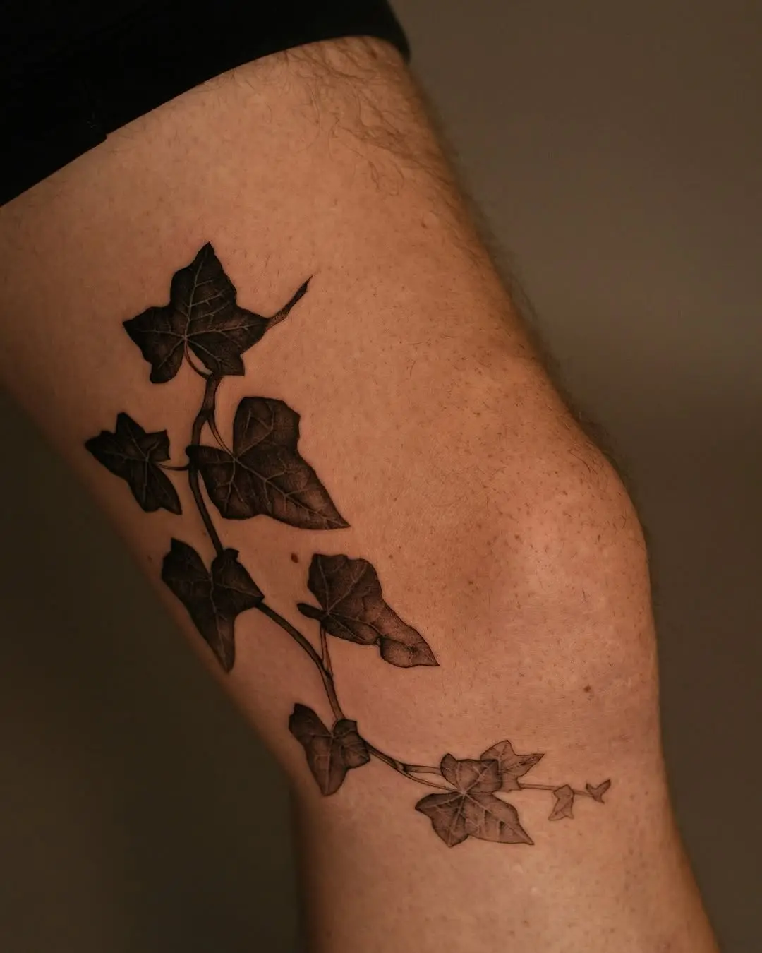 Elegant Ivy Tattoo Design on the Leg