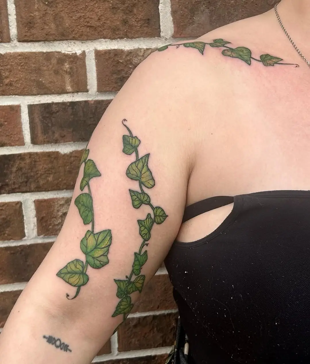 Beautiful Ivy Tattoos for Nature Lovers