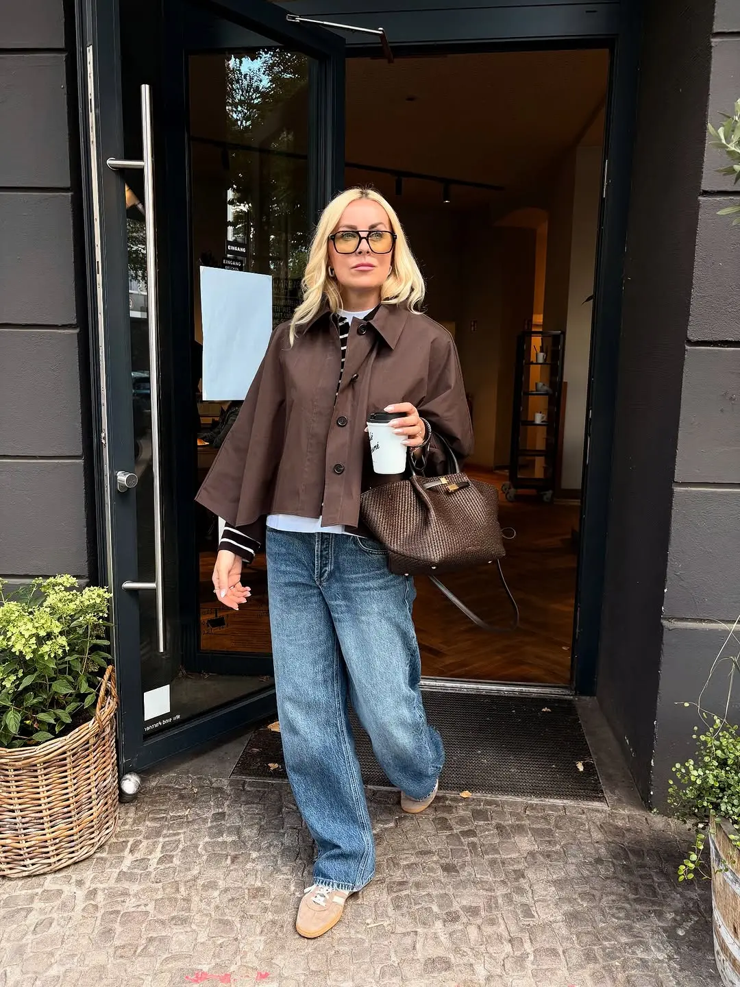 Chic casual style with wide-leg jeans