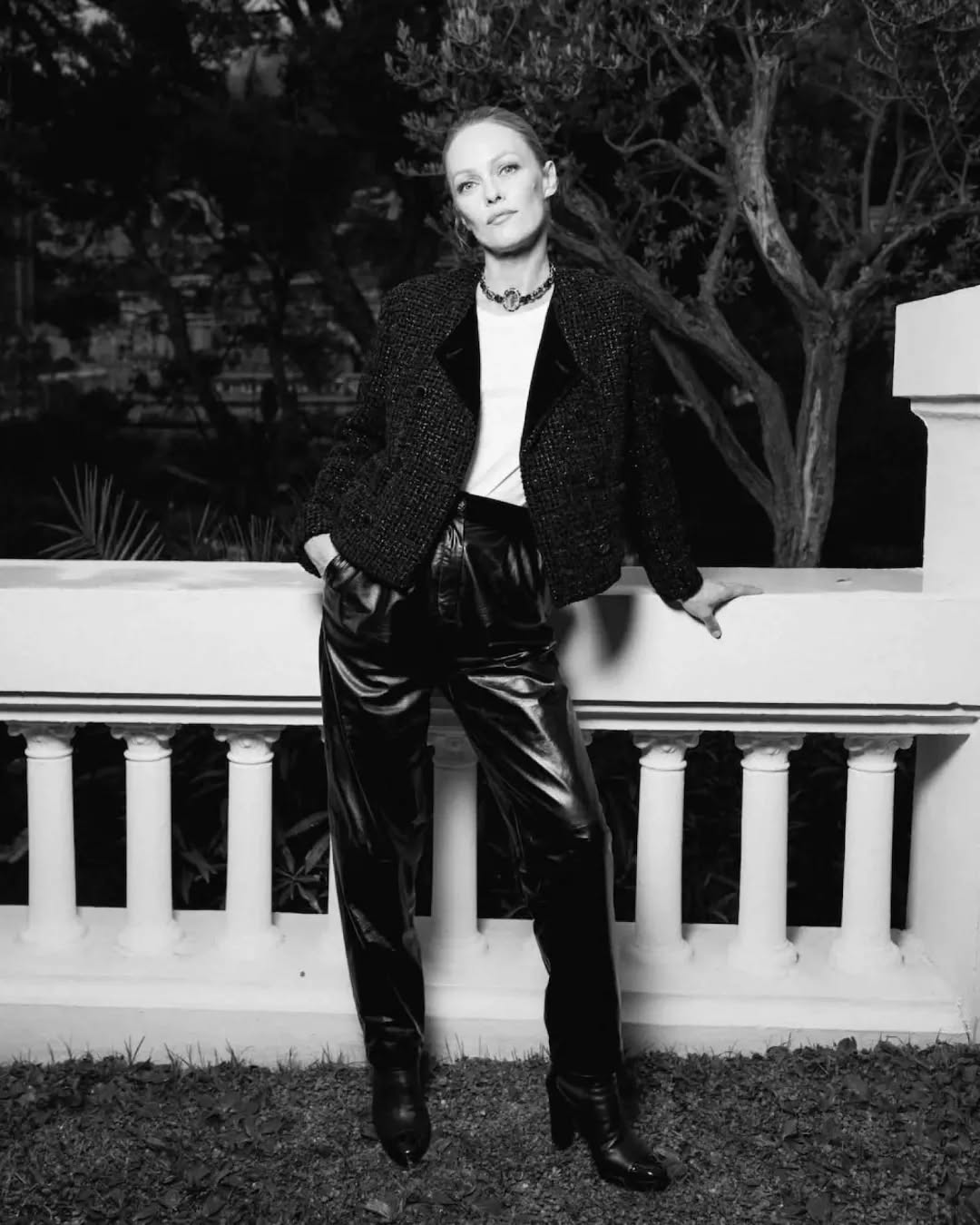 Chic leather pants outfit for an elegant vibe