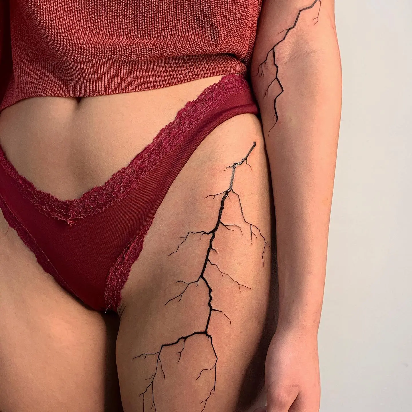 Striking lightning bolt tattoo design on skin