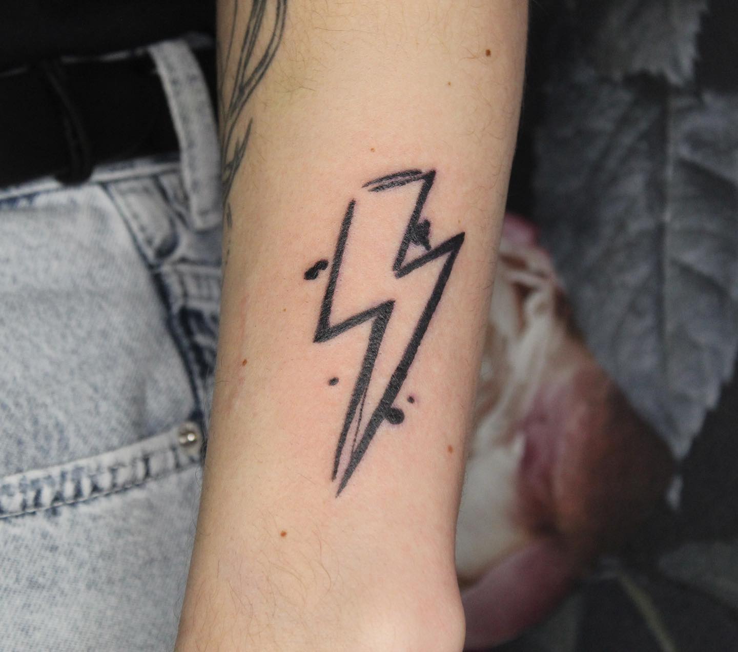 Striking minimalistic lightning bolt tattoo design