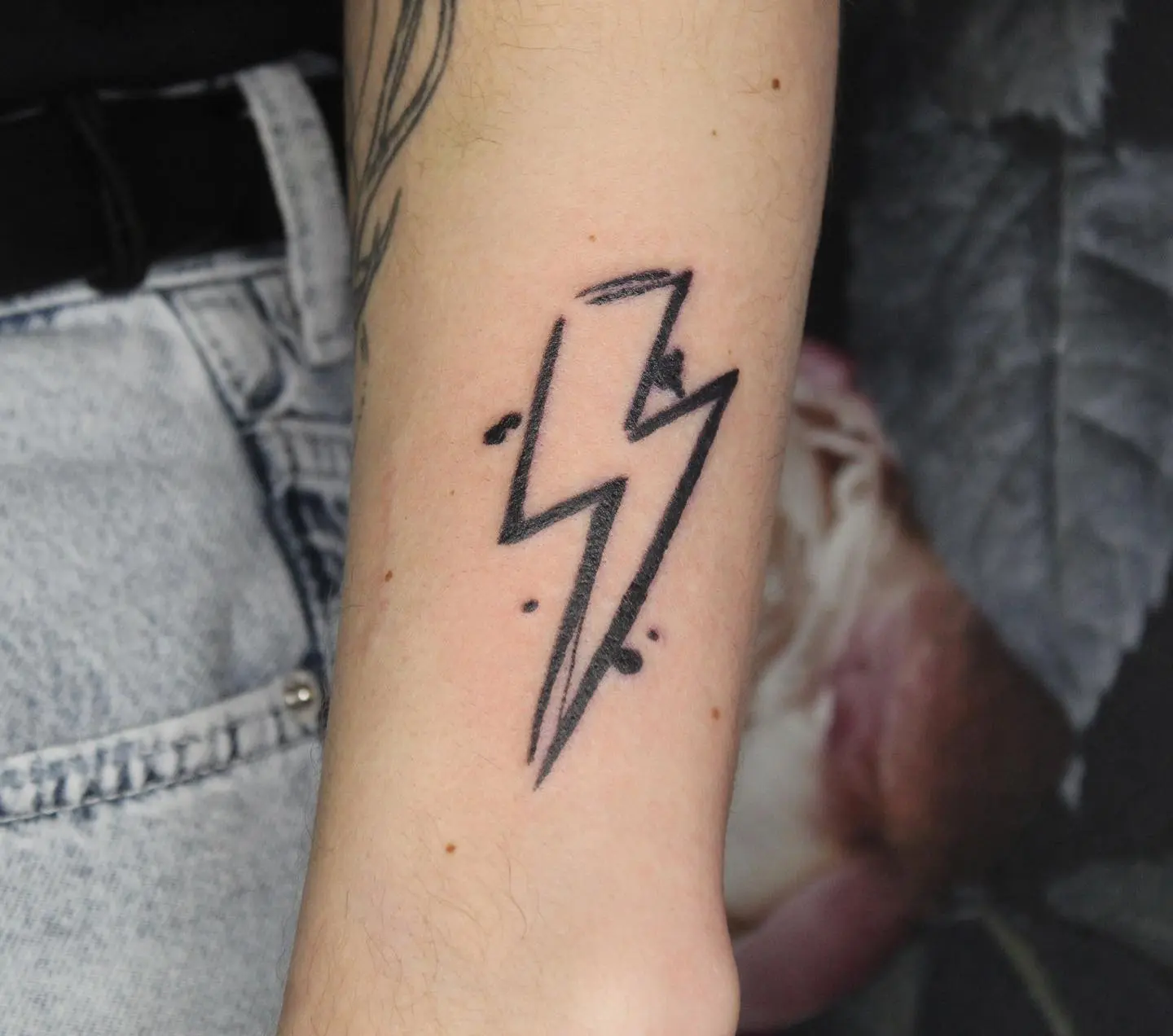 Striking minimalistic lightning bolt tattoo design
