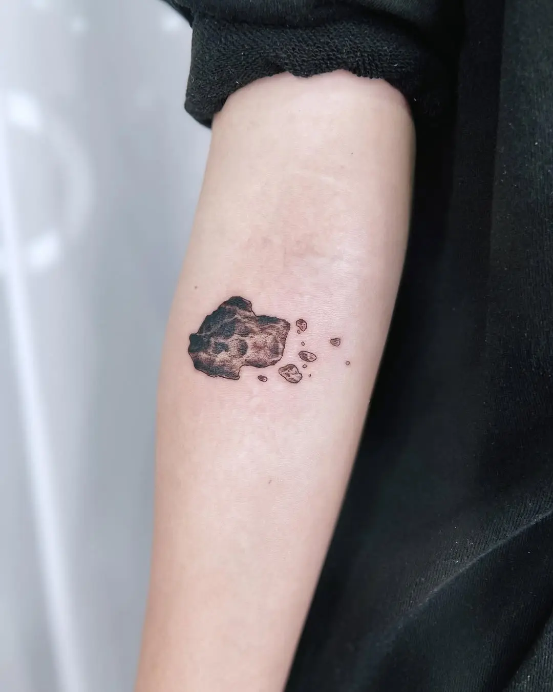 Stunning meteor tattoo capturing cosmic beauty