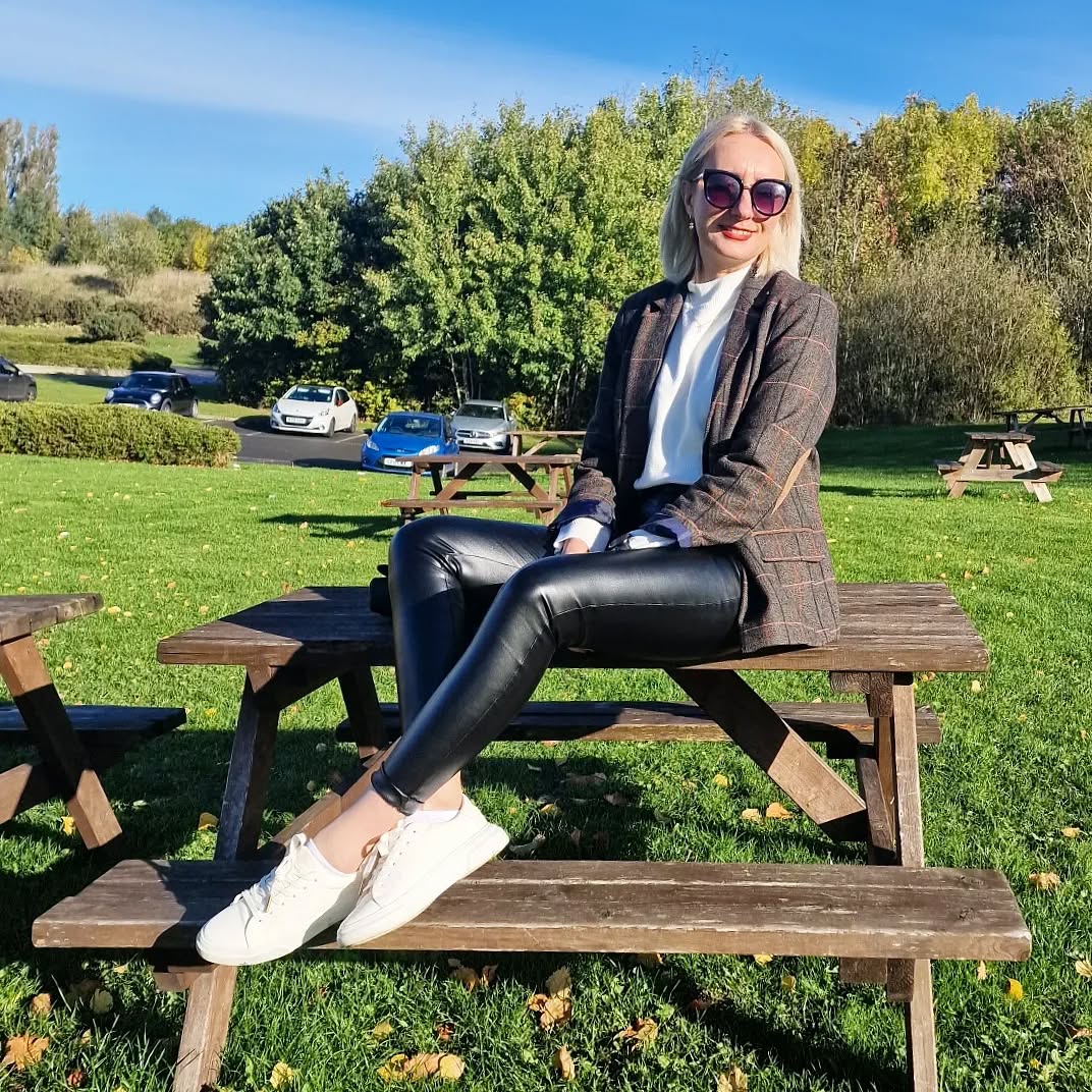 Chic Leather Pants Outfit for Casual Outings