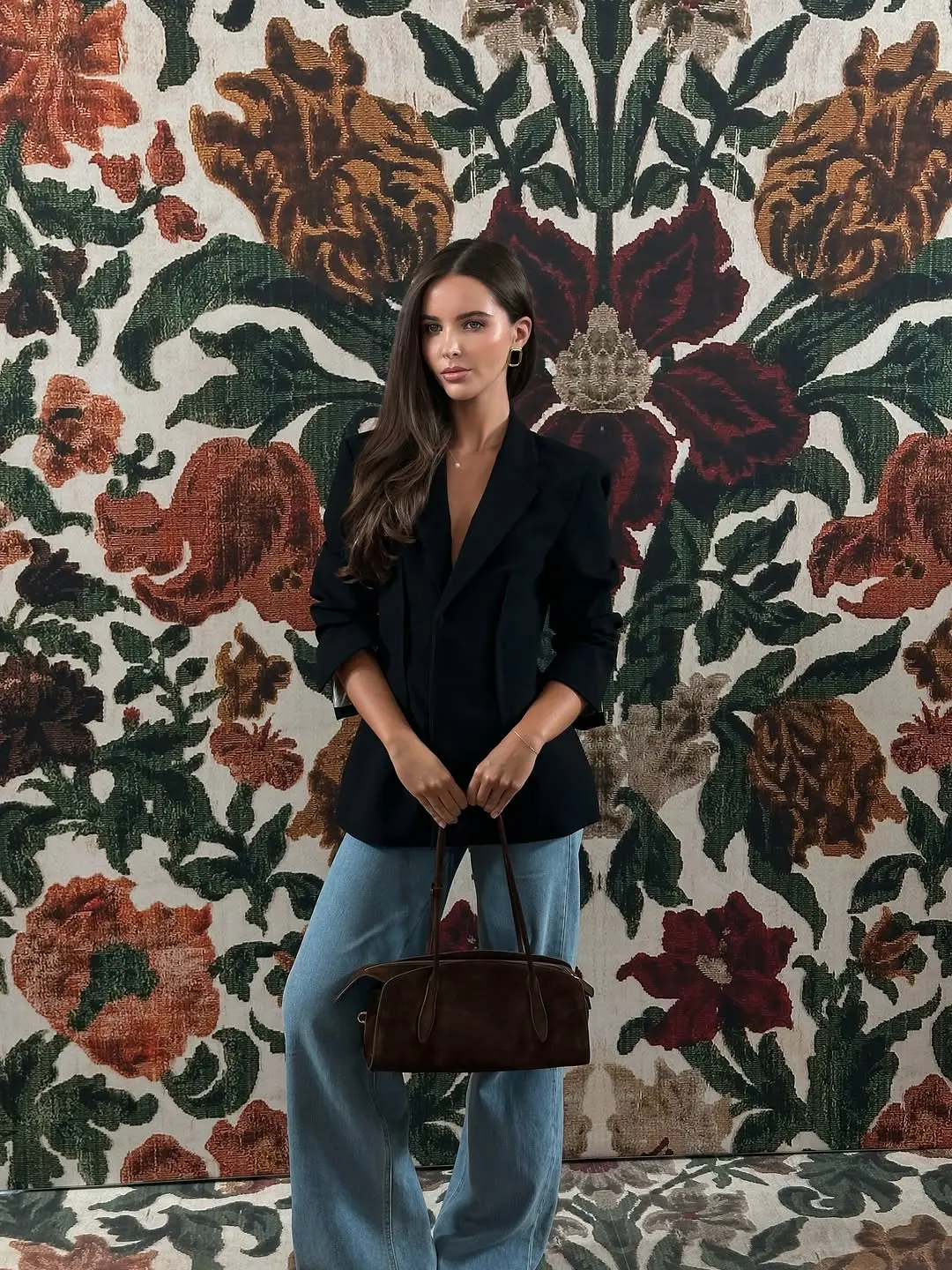 Chic black blazer with flowy trousers