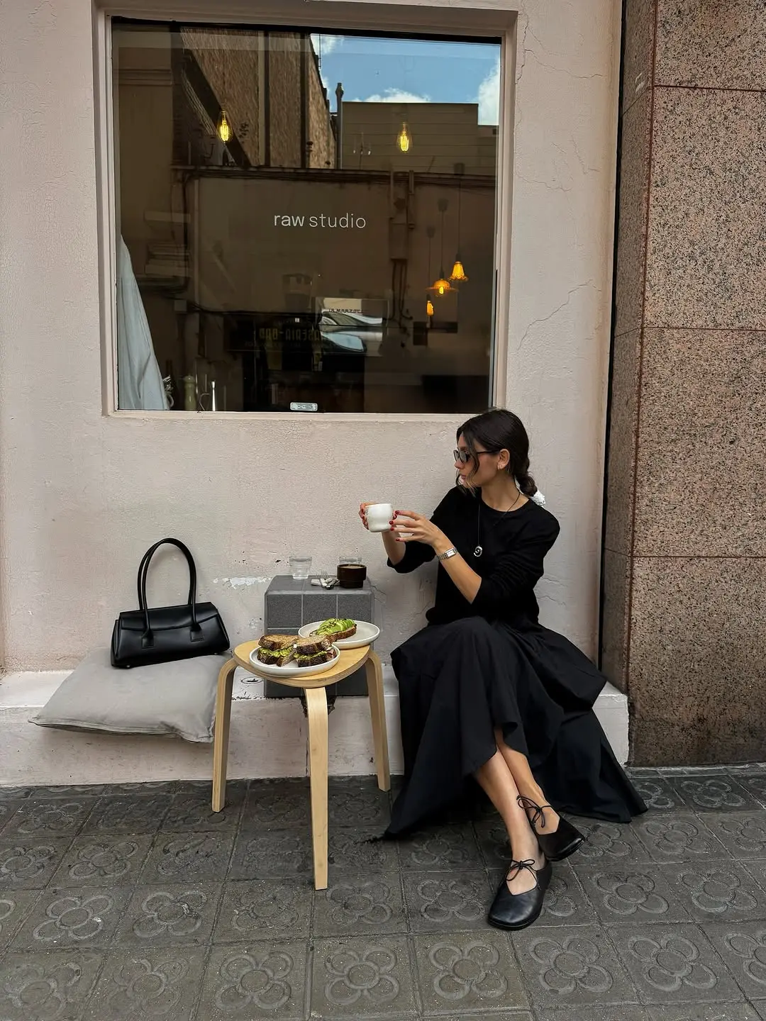 Effortlessly Stylish Cafe Outfit Inspiration