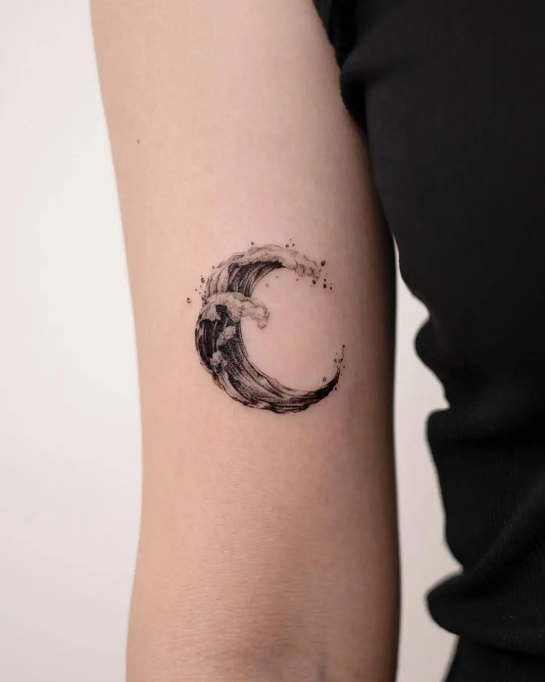 Stylish Crescent Moon with Wave Design