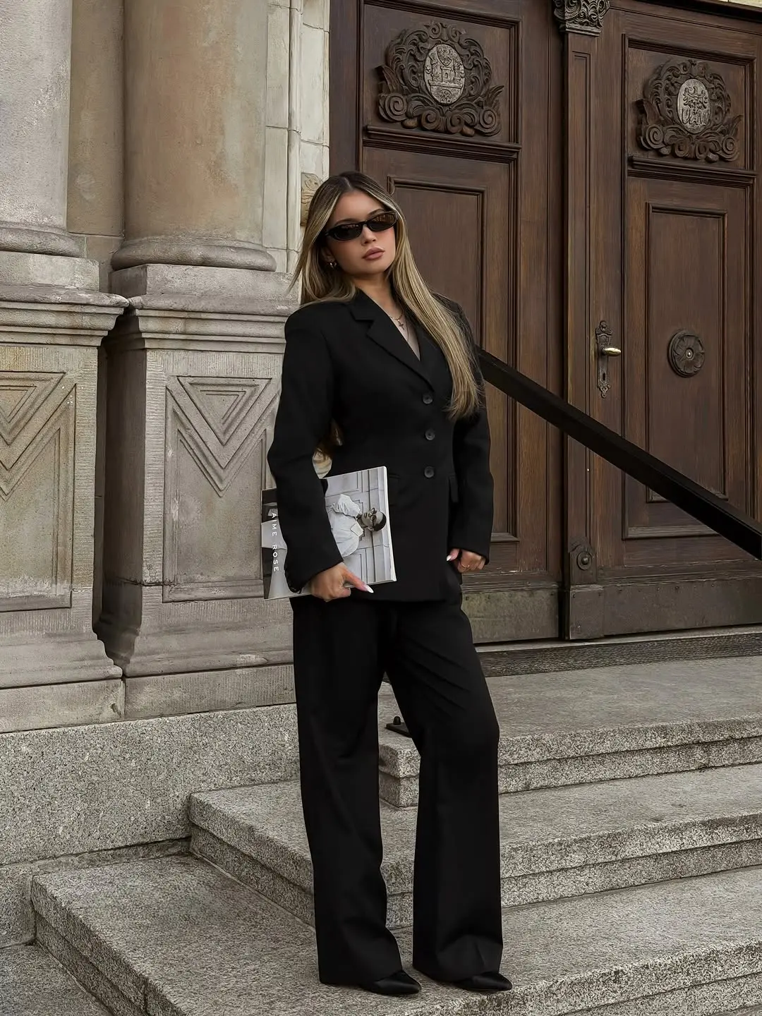 Chic black blazer for sophisticated street style
