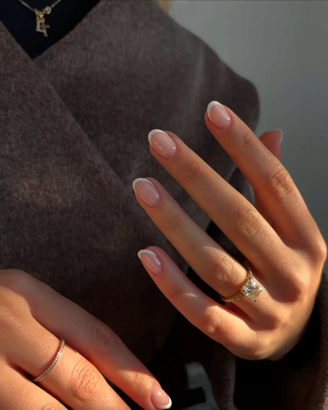 Chic French Tip Nails for a Subtle Elegance