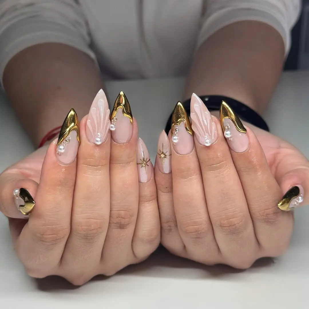 Elegant gold-accented nails for graduation ceremonies