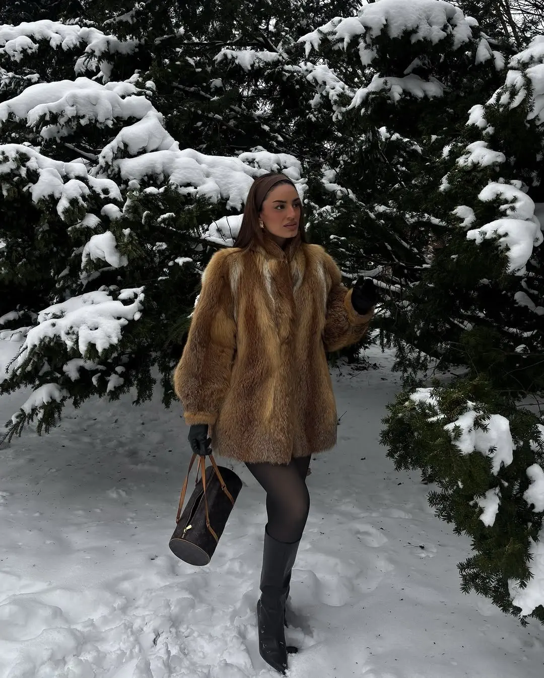 Chic Winter Look with Faux Fur Elegance