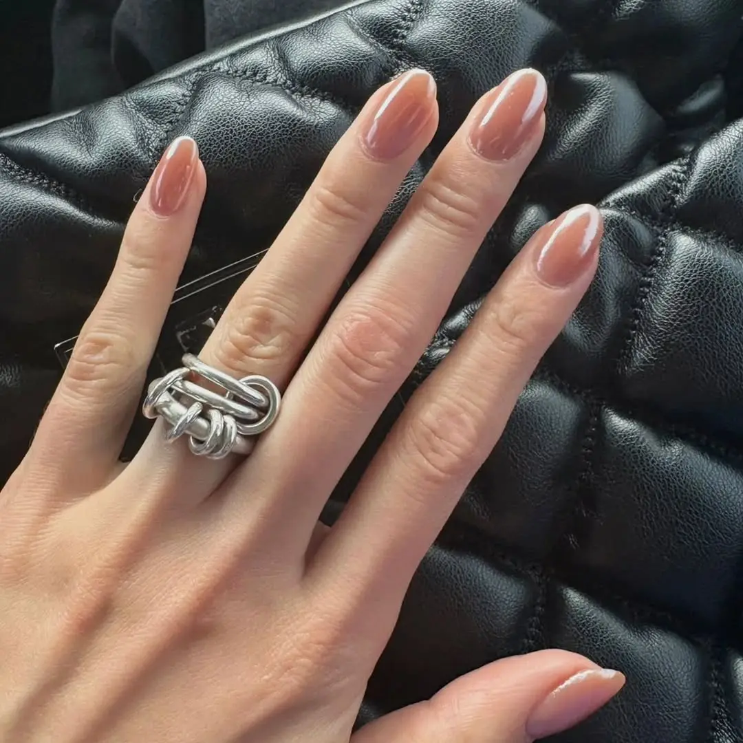Elegant neutral nails with a polished finish